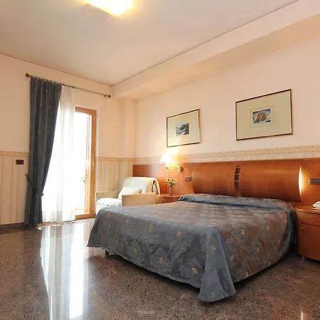 Enrica 4*